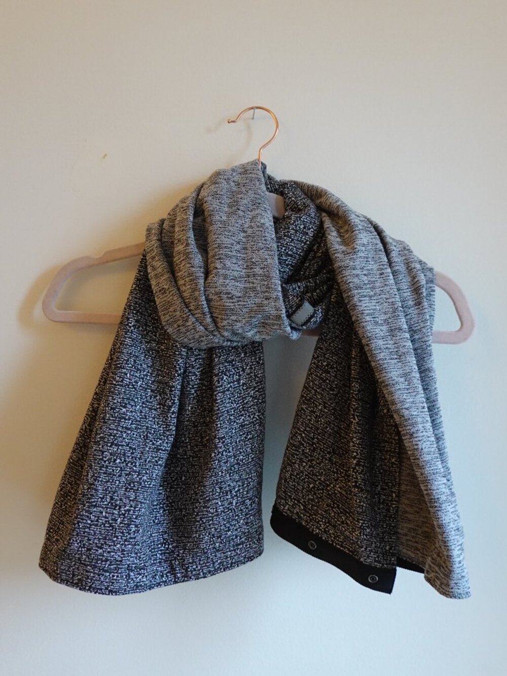 Lululemon Vinyasa Scarf in Gray